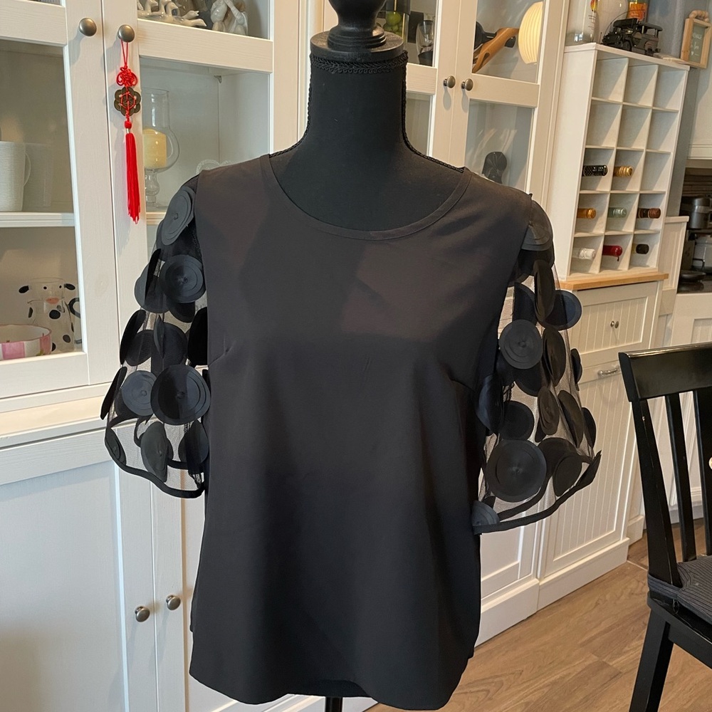 No name black top